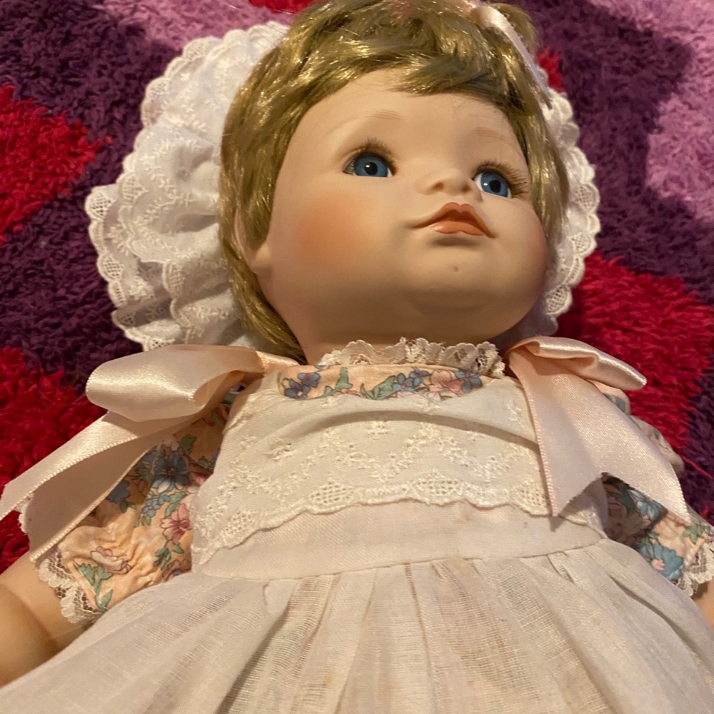 PORCELAIN DOLL - Picture 14 of 16